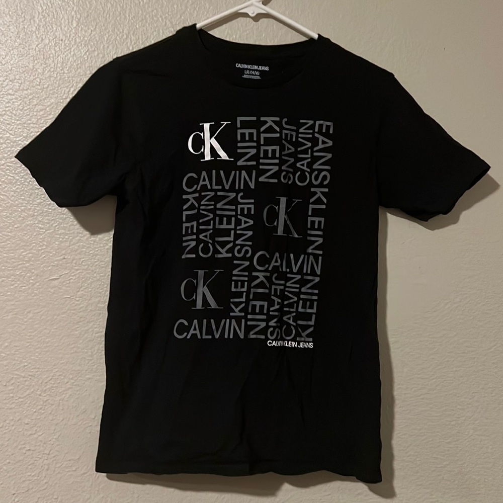 Calvin Klein Boys Large Tshirt